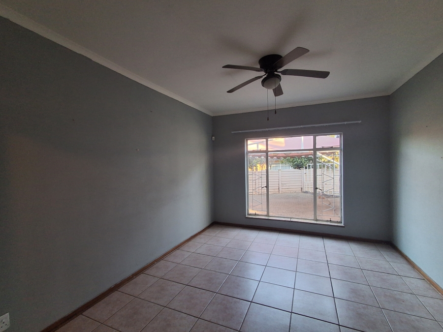4 Bedroom Property for Sale in Flamwood North West